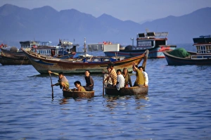 Toiling Prints: Fishermen coming ashore in thung chais (basket boats)