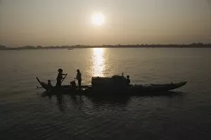 Images Dated 11th January 2008: Fishermen on the Mekong River, Phnom Penh, Cambodia, Indochina, Southeast Asia, Asia
