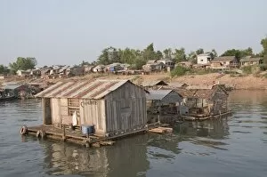 Images Dated 11th January 2008: Fishermens floating house on the Mekong River, Phnom Penh, Cambodia