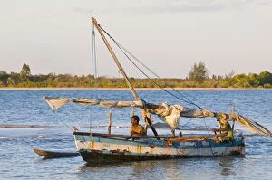 Fishing boat returning from fishing, Antsanitian Beach Resort, Mahajanga