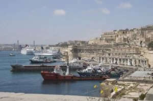 Images Dated 4th June 2008: Fishing boats with Barracca Gardens in distance, Valletta, Malta, Mediterranean, Europe