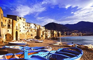 Sicily Gallery: Fishing boats on the beach, Cefalu, Sicily, Italy, Mediterranean, Europe