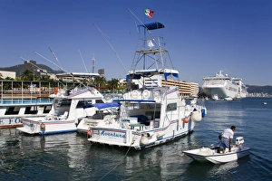 Images Dated 27th November 2009: Fishing boats on the Malecon, Acapulco City, State of Guerrero, Mexico, North America