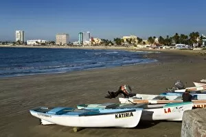Images Dated 9th January 2009: Fishing Boats on Playa Norte, Mazatlan, Sinaloa State, Mexico, North America