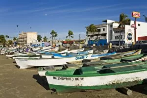 Images Dated 9th January 2009: Fishing Boats on Playa Norte, Mazatlan, Sinaloa State, Mexico, North America
