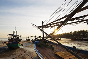 Mast Prints: Fishing boats at sunset, Sam Phraya Beach