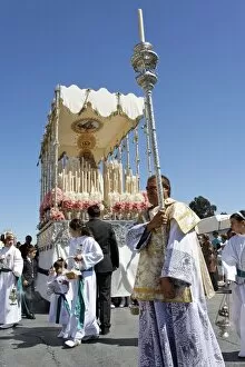 Images Dated 23rd March 2008: Float of the Virgin Mary, Easter Sunday procession at the end of Semana Santa (Holy Week)