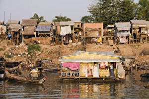 Images Dated 11th January 2008: Floating fisherman villages, Mekong River, Phnom Penh, Cambodia, Indochina