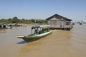 Floating house being moved, Tonle Sap Lake, near Siem Reap, Cambodia, Indochina