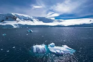 Images Dated 6th December 2008: Floating, icebergs, Mikkelson Island, Antarctica, Polar Regions