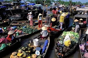 Images Dated 15th May 2008: Floating market of Cai Rang, Can Tho, Mekong Delta, Vietnam, Indochina, Southeast Asia, Asia