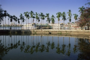 Ha Noi Prints: Floating restaurants on the lake