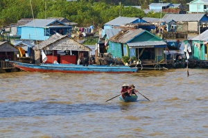 Floating Vietnamese village, Lake Tonle Sap, Biosphere Reserve of UNESCO