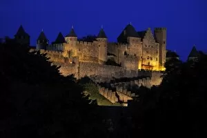 Images Dated 20th May 2009: Floodlit view of the walled and turreted fortress of La Cite, Carcassonne