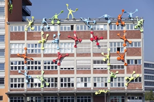Dusseldorf Prints: Flossies figures covering the Roggendorfer Haus