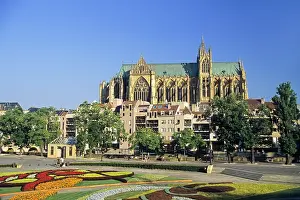 Theater Prints: Flower bed in front of the Opera-Theater