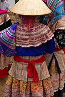 Images Dated 15th May 2008: Flower Hmong ethnic group at Can Cau market, Bac Ha area, Vietnam, Indochina, Southeast Asia, Asia