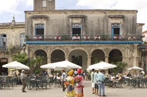 Flower ladies looking for tourists to be photographed with them, Plaza de la Catedral