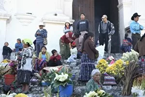 Images Dated 26th November 2007: Flower sellers on the steps of Iglesia De Santo Tomas (Santo Tomas Church)