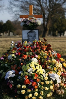 Images Dated 17th February 2007: Flowers on a grave, Vienna, Austria, Europe