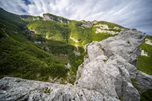 Fontarca cave, Monte Nerone, Apennines, Marche, Italy, Europe