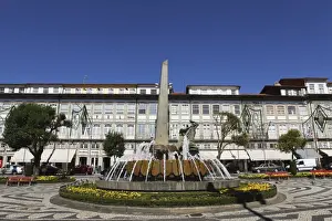 Minho Prints: The Fonte Artistica fountain on the Largo de Toural public square in Guimaraes