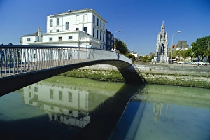 Footbridge leading into Grand Parade