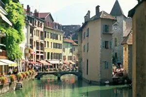 Images Dated 30th July 2008: Footbridge over the Thiou River, Annecy, Haute-Savoie, Rhone-Alpes, France, Europe