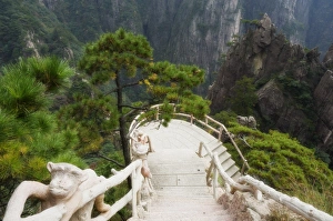 Footpath, Xihai (West Sea) Valley, Mount Huangshan (Yellow Mountain), UNESCO World Heritage Site