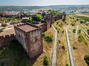 Roads Prints: Fortified city of Silves showcases historic architecture and natural landscape in Algarve