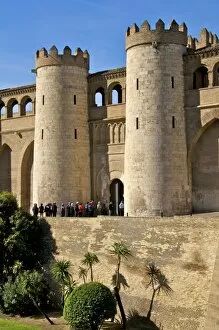 Images Dated 27th September 2010: Fortified walls and towers of the Aljaferia Palace dating from the 11th century