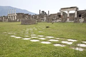 Images Dated 5th June 2007: The Forum Square, Pompeii, UNESCO World Heritage Site, Campania, Italy, Europe