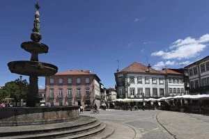 Images Dated 21st July 2010: Fountain and cafes on the public Camoes Square (Largo de Camoes), Ponte de Lima