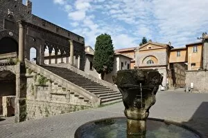 Images Dated 30th May 2009: Fountain and terrace of the Popes Palace in Viterbo, Lazio, Italy, Europe