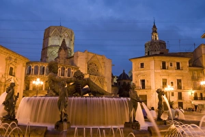 Images Dated 27th June 2007: fountain, tower el Miguelet