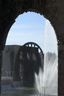 Images Dated 17th January 2000: Fountain and water wheel on the Orontes River