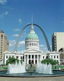 Front Prints: Fountains and buildings in city of St