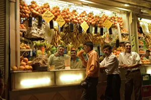 Images Dated 13th January 2000: Fresh juice shop