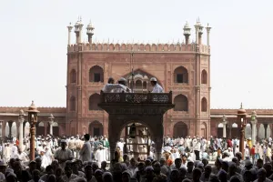 Courtyards Prints: Friday prayers at Jamma Masjid (Delhi Great Mosque), Delhi, India, Asia