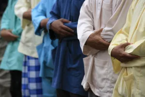 Images Dated 17th February 2006: Friday prayers. Masjid Kampung mosque, Kuala Lumpur, Malaysia, Southeast Asia, Asia