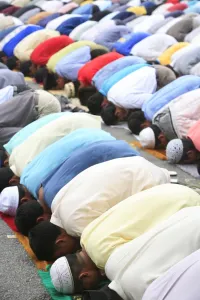 Images Dated 17th February 2006: Friday prayers, Masjid Kampung Mosque, Kuala Lumpur, Malaysia, Southeast Asia