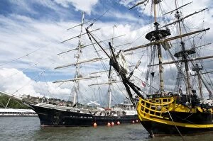 Images Dated 3rd July 2008: The frigate Grand Turk and three masted boat the Tenacious from Britain