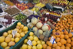 Images Dated 21st March 2009: Fruit for sale, Padova, Veneto, Italy, Europe