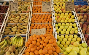 Images Dated 21st March 2009: Fruit for sale, Padova, Veneto, Italy, Europe