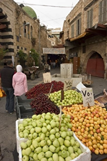Images Dated 21st January 2000: Fruit seller
