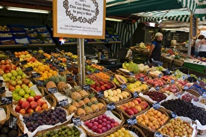 Viktualienmarkt Prints: Fruit stall at Viktualienmarkt