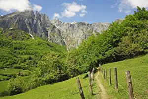 Asturias Prints: Fuente De, Picos de Europa, Parque Nacional de los Picos de Europa, Asturias, Cantabria