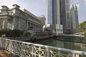 The Fullerton Hotel and the Financial District beyond