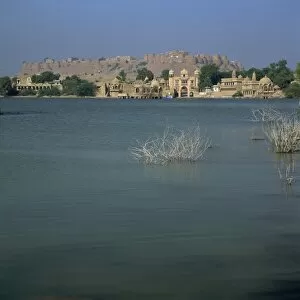 Gadi Sagar tank, Thar Desert, Jaisalmer, Rajasthan state, India, Asia