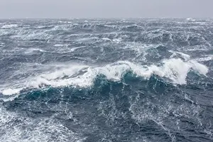 Force Prints: Gale force westerly winds build large waves in the Drake Passage
